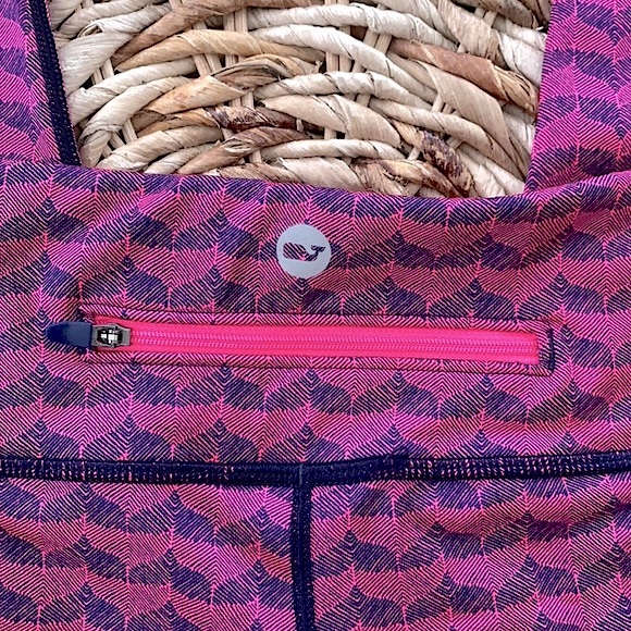 Vineyard Vines Etched Whale Tail Performance Legging - Picture 5 of 10